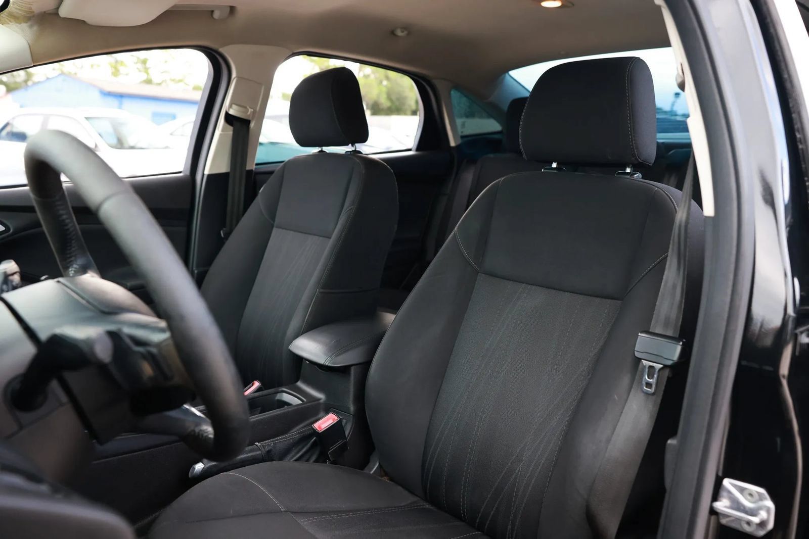 Used 2015 Ford Focus SE w/ SE Sport Package FWD image 19