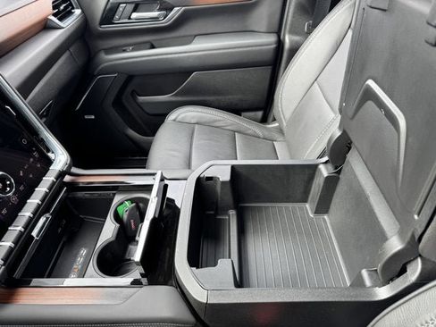 Used 2025 GMC Yukon Denali AWD/4WD image 23