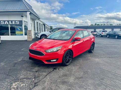 Used 2016 Ford Focus SE w/ Equipment Group 201A FWD image 1