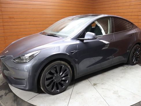 Used 2022 Tesla Model Y Performance image 9