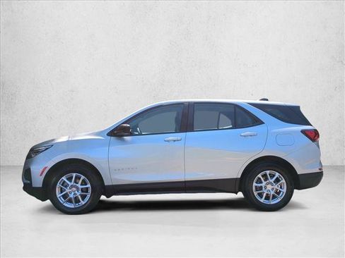 Used 2022 Chevrolet Equinox LS w/ Driver Confidence II Package FWD image 9
