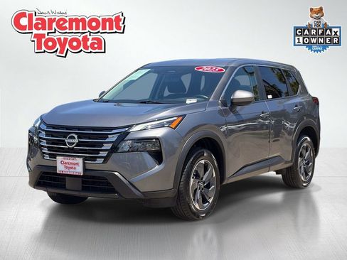 Used 2025 Nissan Rogue SV FWD image 1