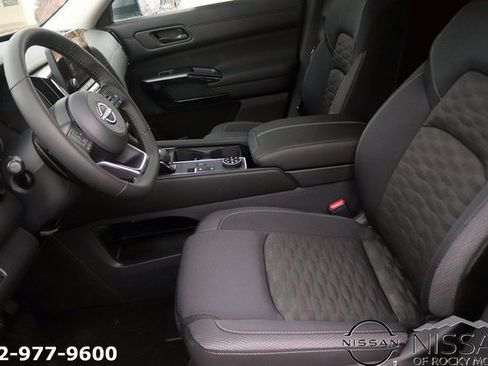 New 2025 Nissan Pathfinder SV image 12