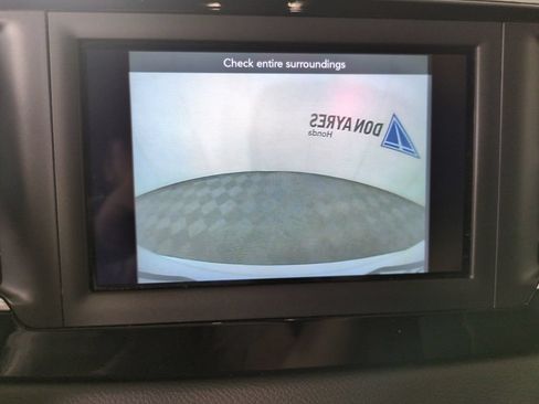 Used 2018 Chrysler Pacifica Touring-L FWD image 22