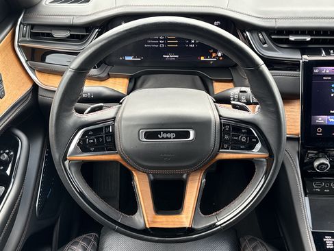 Used 2023 Jeep Grand Cherokee L Summit AWD/4WD image 17
