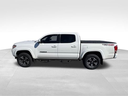 Used 2016 Toyota Tacoma TRD Sport w/ Towing Package AWD/4WD image 5