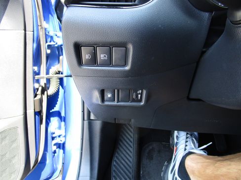 Used 2019 Toyota C-HR Limited image 17