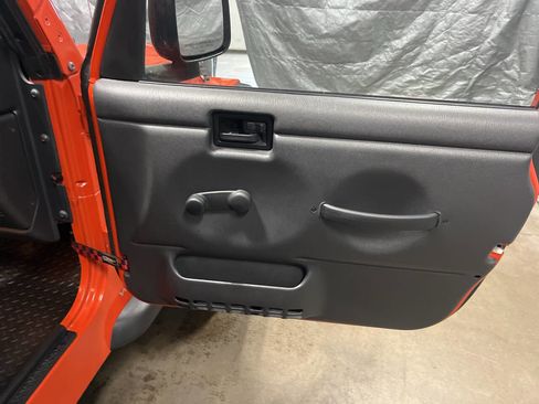 Used 2005 Jeep Wrangler X AWD/4WD image 11