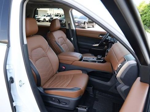Certified 2025 Nissan Pathfinder Platinum w/ Cargo Package FWD image 21