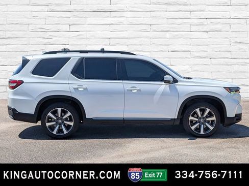 Used 2024 Honda Pilot Touring image 4