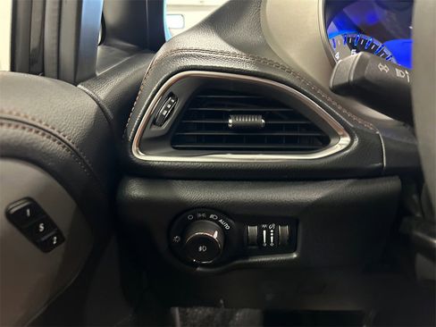 New 2026 Chrysler Pacifica Pinnacle image 17