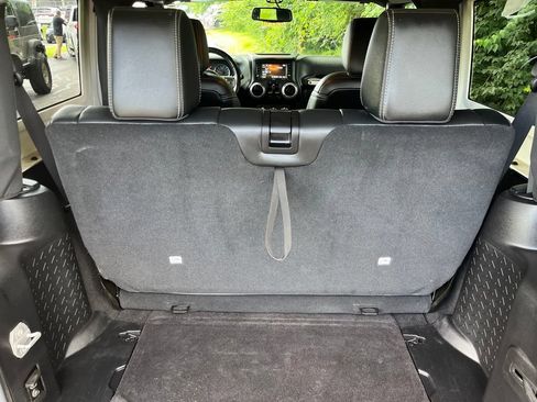 Used 2016 Jeep Wrangler Sahara AWD/4WD image 28
