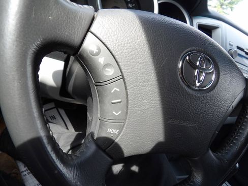 Used 2010 Toyota Tacoma 4x4 Access Cab V6 image 12