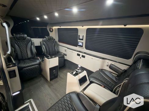 Used 2018 Mercedes-Benz Sprinter 2500 image 13