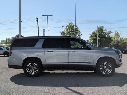 Used 2025 Chevrolet Suburban Z71 AWD/4WD image 4