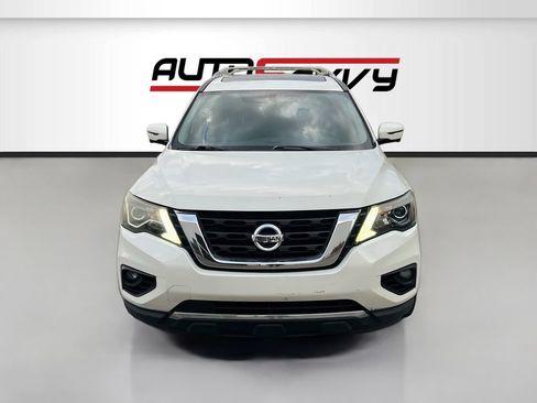 Used 2020 Nissan Pathfinder Platinum FWD image 2