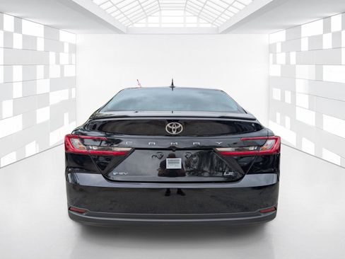 Used 2025 Toyota Camry LE w/ Convenience Package FWD image 5