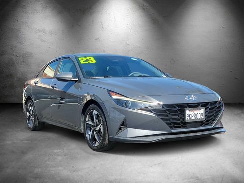 Used 2023 Hyundai Elantra SEL w/ Convenience Package FWD image 2