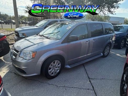 Used 2018 Dodge Grand Caravan SE w/ UConnect Hands-Free Group FWD image 1
