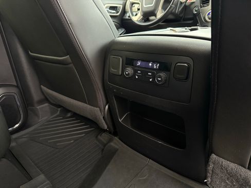 Used 2018 GMC Yukon Denali image 31