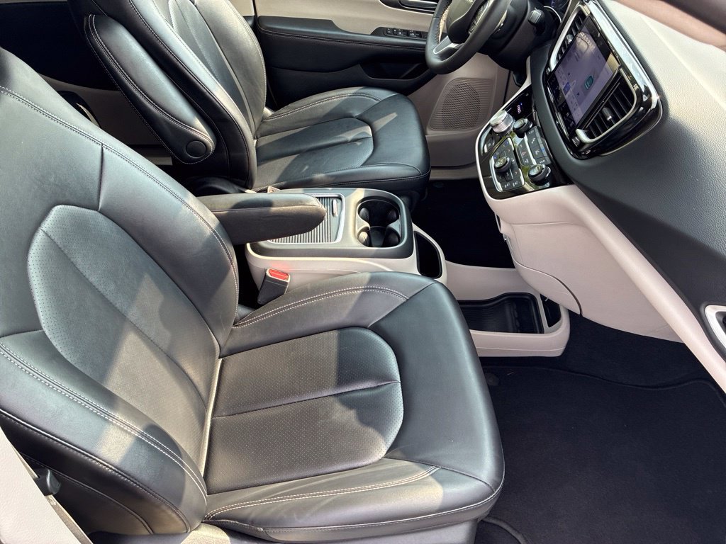 Used 2024 Chrysler Pacifica Touring-L FWD image 36