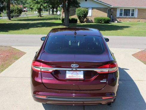 Used 2017 Ford Fusion SE w/ Fusion SE Technology Package FWD image 9