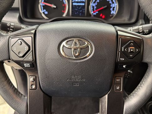 Used 2022 Toyota 4Runner TRD Off-Road Premium AWD/4WD image 11