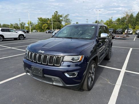 Used 2018 Jeep Grand Cherokee Limited w/ Luxury Group II AWD/4WD image 2