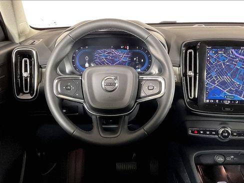 Used 2023 Volvo XC40 B5 Ultimate w/ Protection Package Premier AWD/4WD image 4