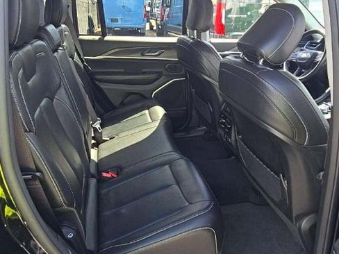 Used 2022 Jeep Grand Cherokee Limited AWD/4WD image 17