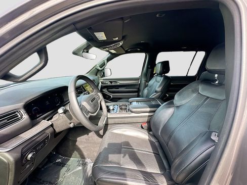 Used 2023 Jeep Wagoneer L Series III w/ Preferred Equipment Group AWD/4WD image 22