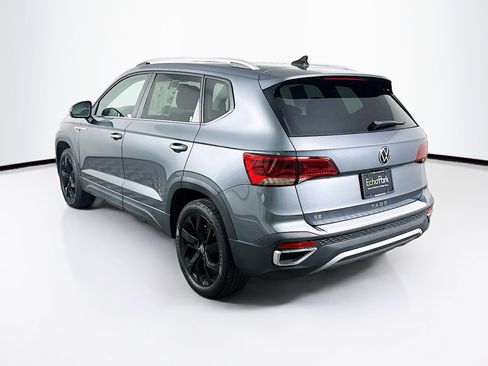 Used 2023 Volkswagen Taos SE w/ Panoramic Sunroof Package image 5