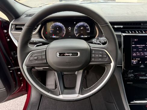 New 2025 Jeep Grand Cherokee Altitude image 25