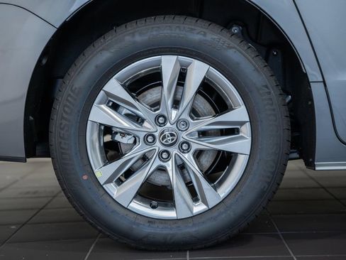 New 2026 Toyota Sienna XLE FWD image 18