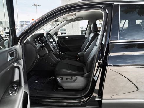 Used 2020 Volkswagen Tiguan SE FWD image 19