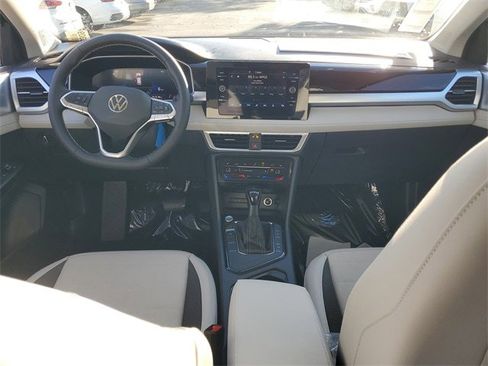 New 2026 Volkswagen Taos SE image 12