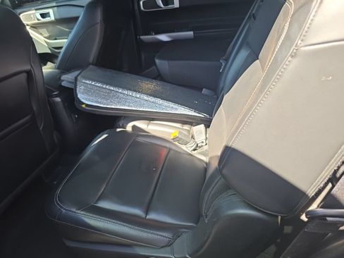 Used 2023 Ford Explorer XLT w/ Equipment Group 202A RWD image 19