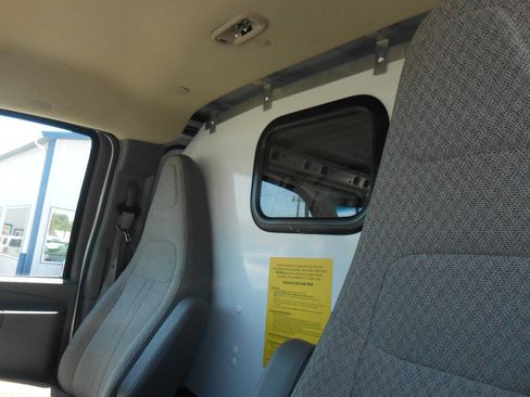 Used 2018 Chevrolet Express 2500 RWD image 16