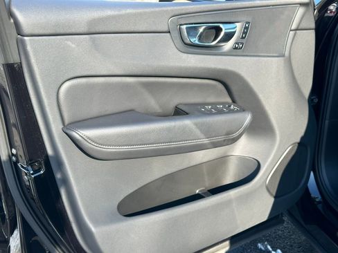 Used 2022 Volvo XC60 B5 Momentum w/ Climate Package image 17