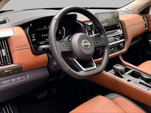 Used 2025 Nissan Pathfinder Platinum w/ Cargo Package FWD image 18