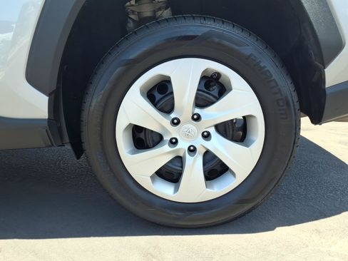 Used 2021 Toyota RAV4 LE w/ Carpet Mat Package (TMS) FWD image 9