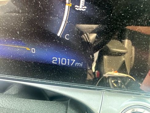Used 2025 Chevrolet Trax LT w/ Sunroof Package FWD image 8