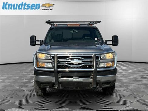 Used 2007 Chevrolet Silverado 3500 LT w/ Heavy-Duty Power Package image 2