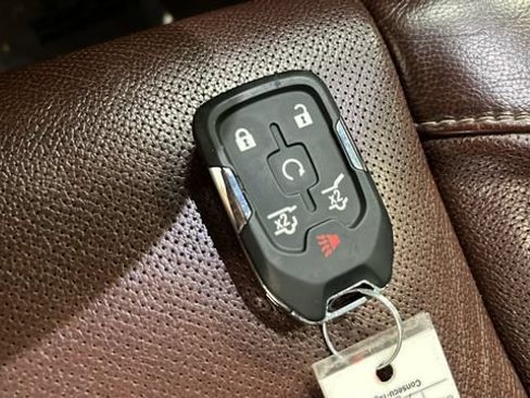 Used 2019 Chevrolet Suburban Premier AWD/4WD image 40