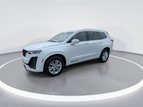 Used 2024 Cadillac XT6 Luxury w/ LPO, Floor Liner Package image 4