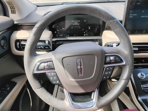 Used 2021 Lincoln Nautilus Reserve w/ Equipment Group 201A AWD/4WD image 17