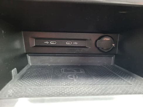 Used 2021 Volkswagen Tiguan SE w/ Panoramic Sunroof Package image 21