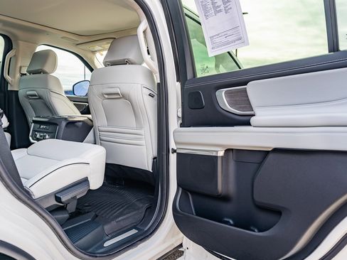 Certified 2025 Ford Expedition Platinum w/ Platinum Ultimate Package image 12