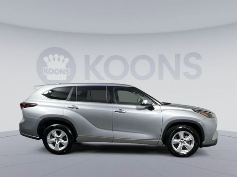 Used 2025 Toyota Highlander LE image 8