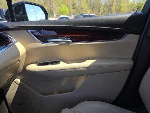 Used 2019 Cadillac XT5 Luxury image 24
